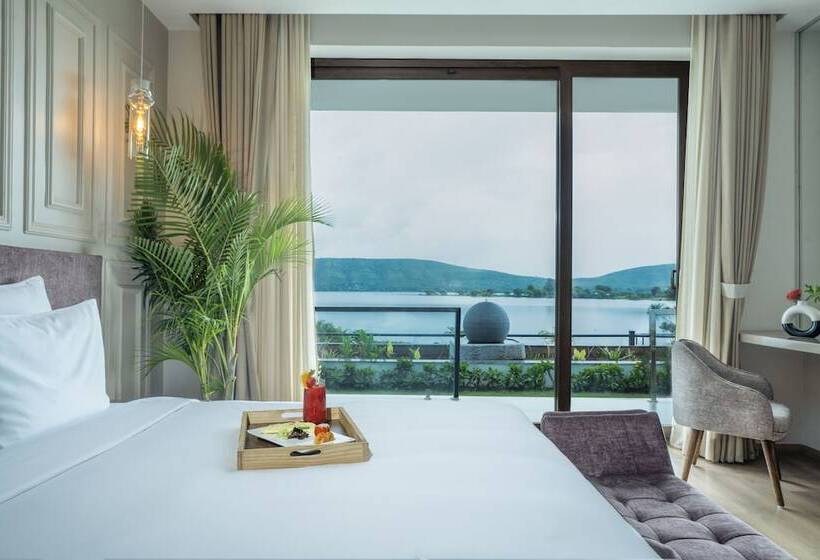 Hotel Zana Lake Resort Udaipur