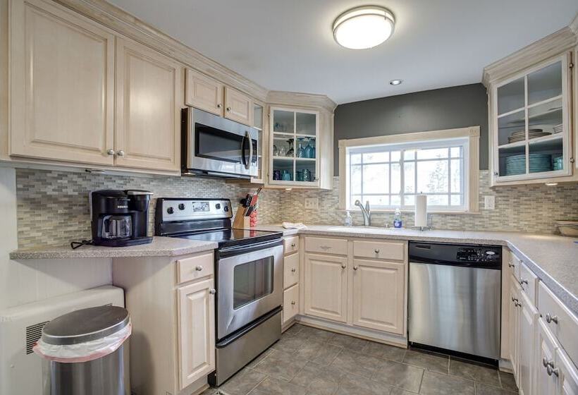 Ocean City Escape W/ Cozy Porch: Walk To Boardwalk