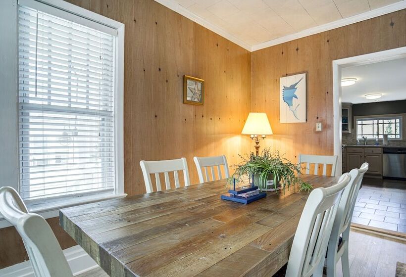 Ocean City Escape W/ Cozy Porch: Walk To Boardwalk