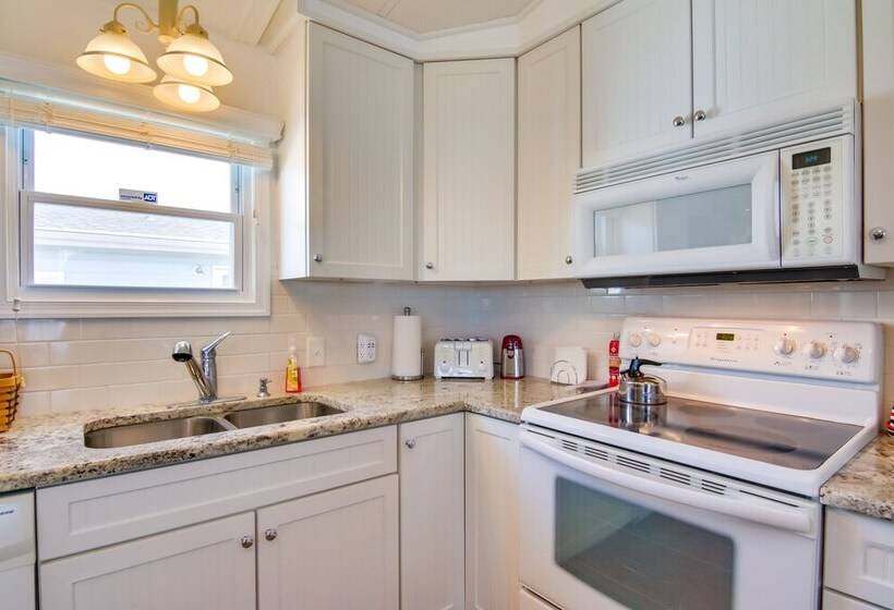 Ocean City Home W/ Pool Access: Near Park & Beach!