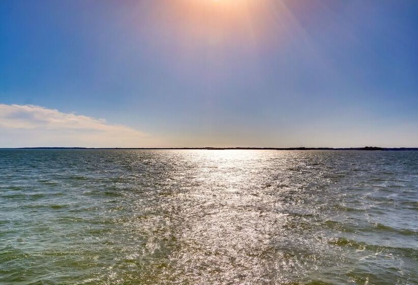 Ocean City Home W/ Pool Access: Near Park & Beach!