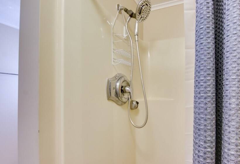 Ocean City Home W/ Pool Access: Near Park & Beach!