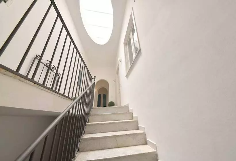 Majatalo Queen Suite