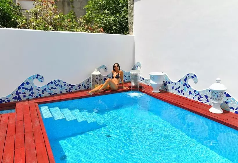 Majatalo Queen Suite