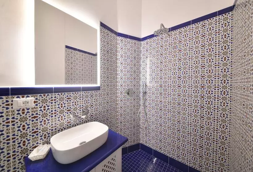 Majatalo Queen Suite