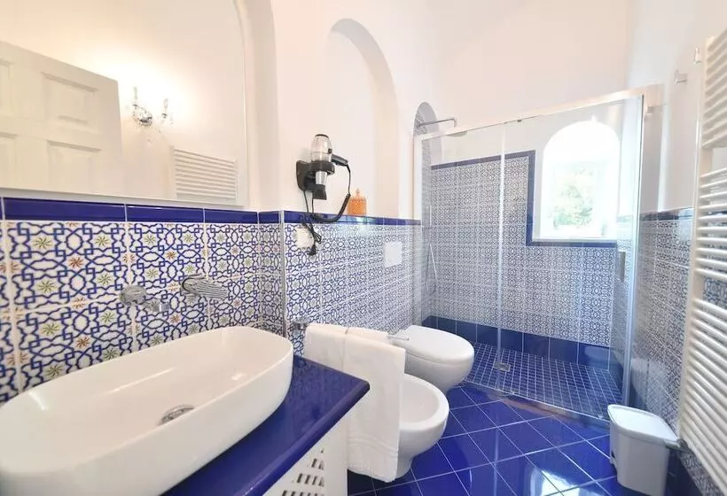 Majatalo Queen Suite