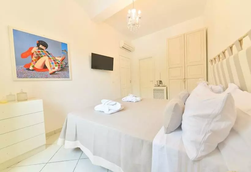 Majatalo Queen Suite