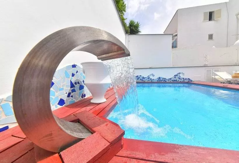 Majatalo Queen Suite