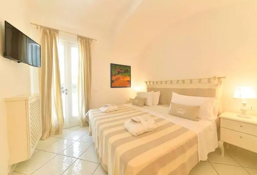 Majatalo Queen Suite