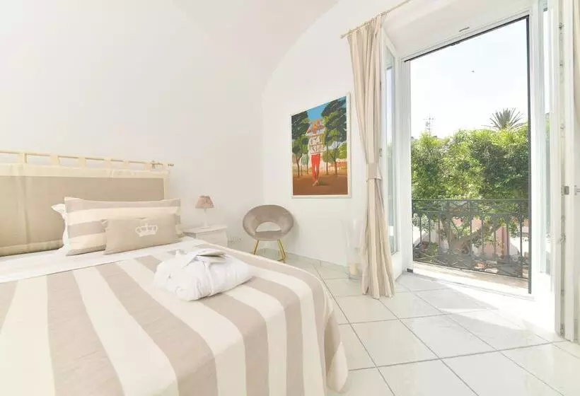 Majatalo Queen Suite