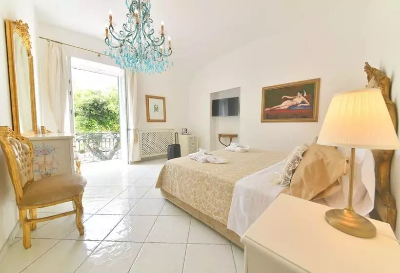 Majatalo Queen Suite