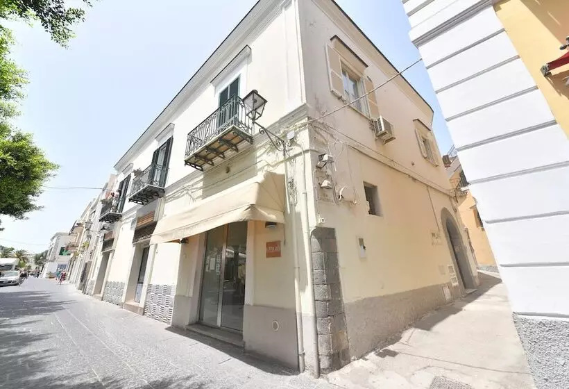 Majatalo Queen Suite