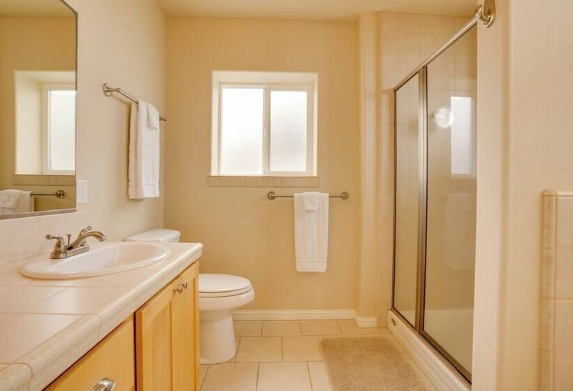 Pet Free Oceanfront Home W/ Hot Tub & Beach Access