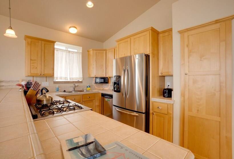 Pet Free Oceanfront Home W/ Hot Tub & Beach Access