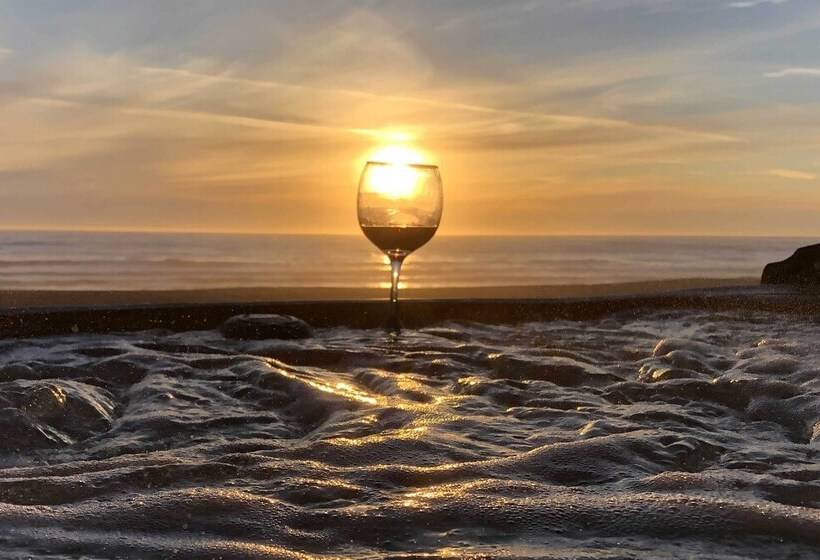 Pet Free Oceanfront Home W/ Hot Tub & Beach Access