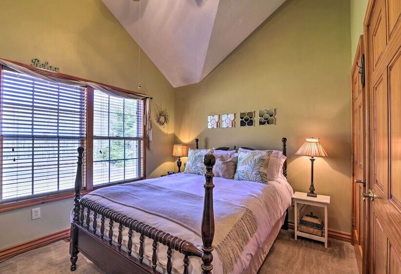 Private Family Home W/ Deck, Porch + Forest Views!