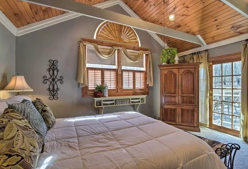 Private Family Home W/ Deck, Porch + Forest Views!