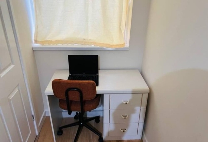 住所 Overbury Lodge, Birmingham With Free Parking