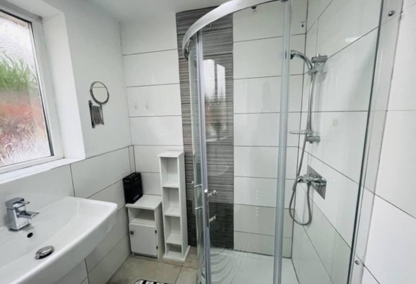 住所 Overbury Lodge, Birmingham With Free Parking