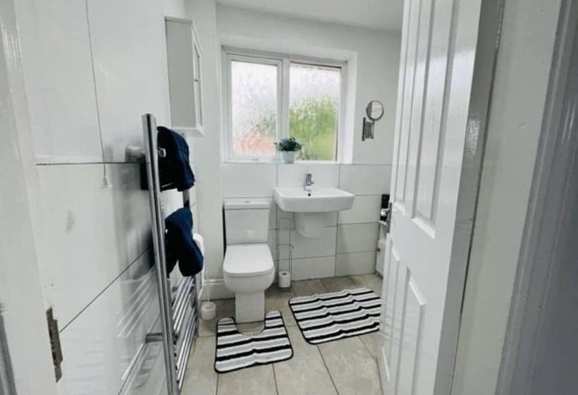 住所 Overbury Lodge, Birmingham With Free Parking