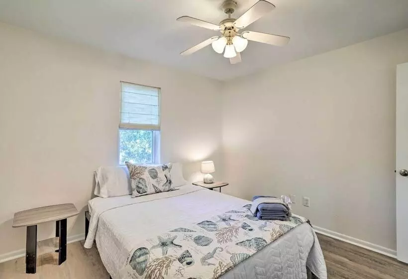 St Petersburg Hideaway W/ Fire Pit & Grill!