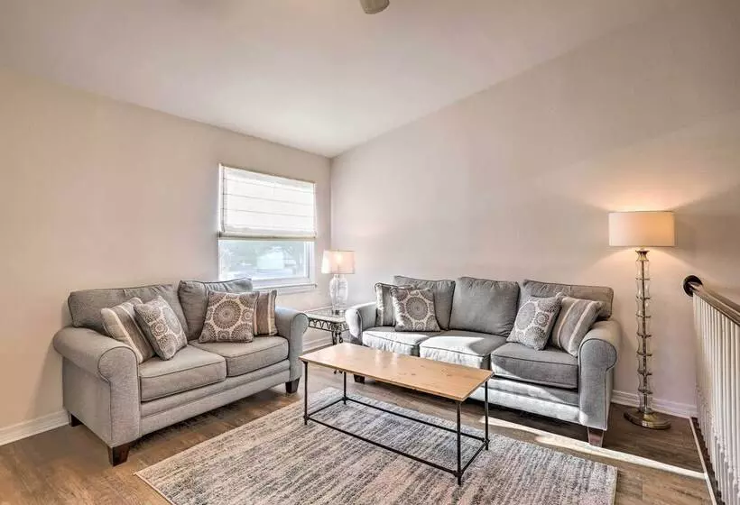 St Petersburg Hideaway W/ Fire Pit & Grill!