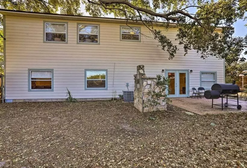 St Petersburg Hideaway W/ Fire Pit & Grill!
