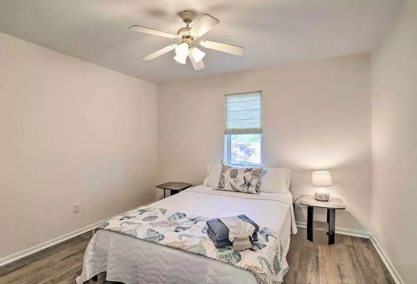 St Petersburg Hideaway W/ Fire Pit & Grill!