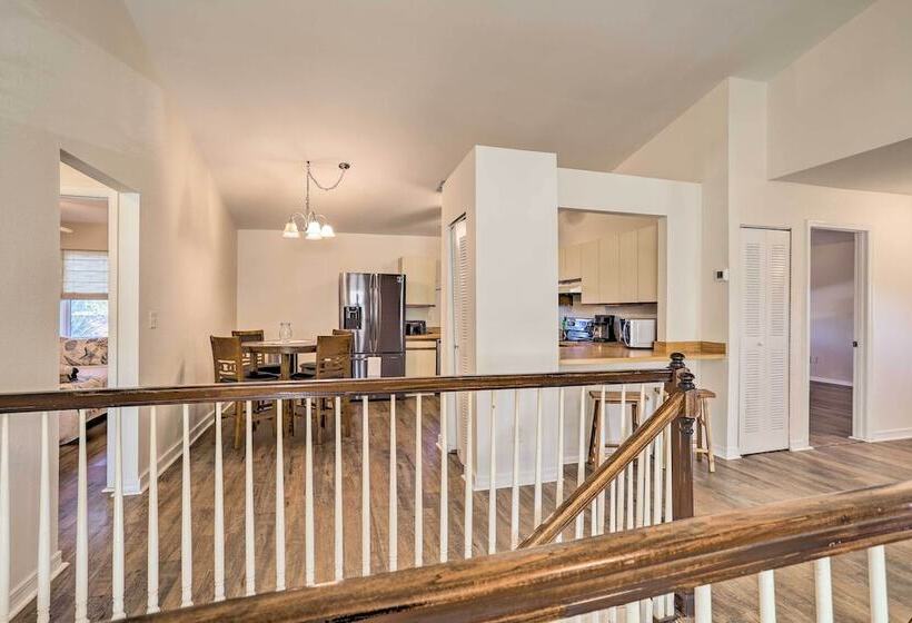 St Petersburg Hideaway W/ Fire Pit & Grill!