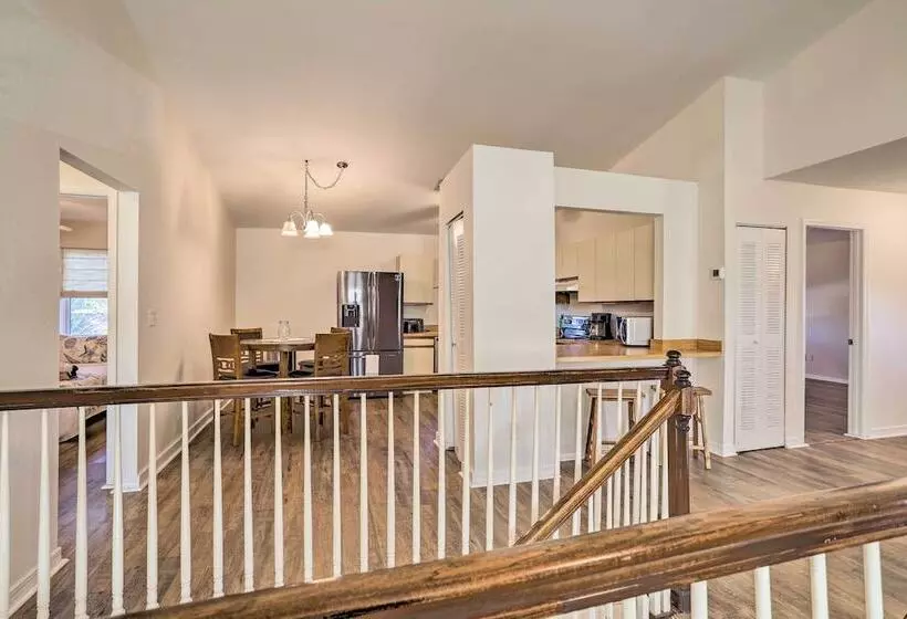 St Petersburg Hideaway W/ Fire Pit & Grill!