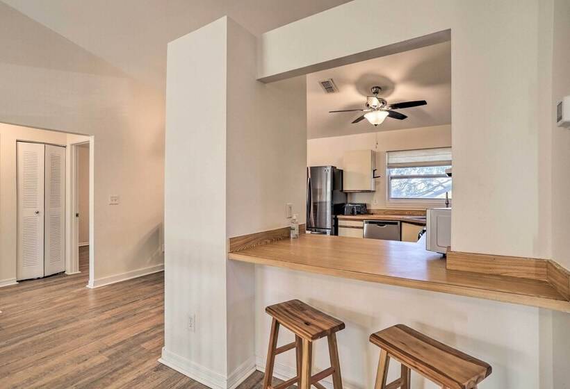 St Petersburg Hideaway W/ Fire Pit & Grill!