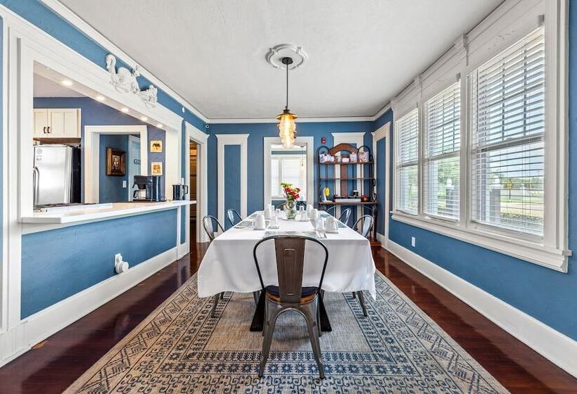 The Kenwood Gables Boutique Bed & Breakfast