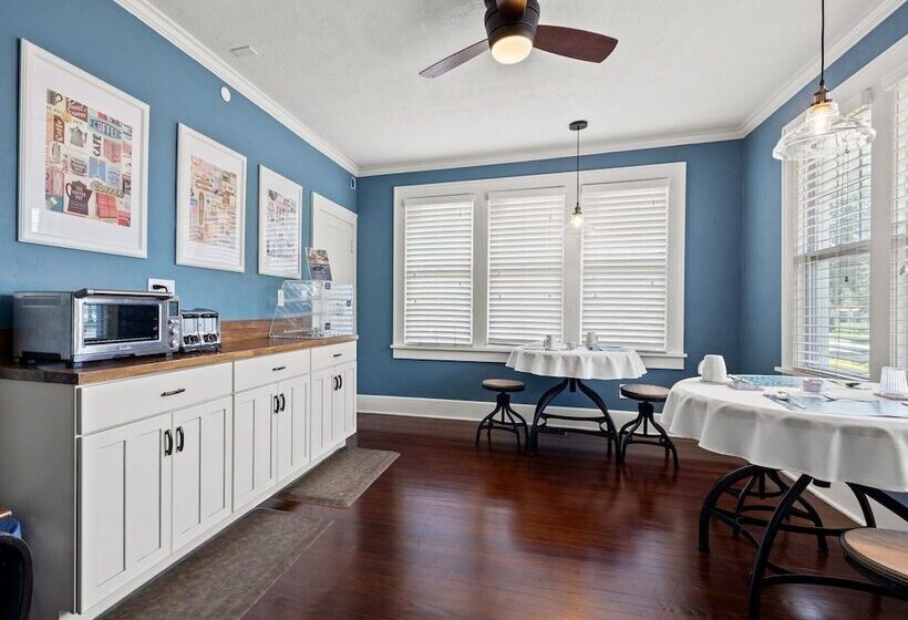 The Kenwood Gables Boutique Bed & Breakfast