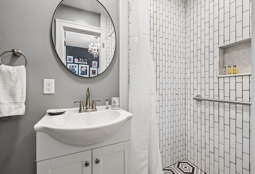 The Kenwood Gables Boutique Bed & Breakfast