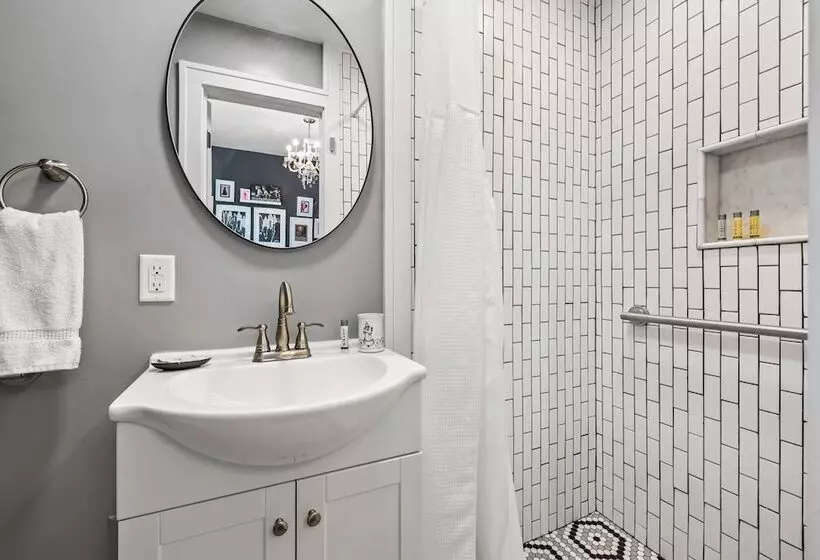 The Kenwood Gables Boutique Bed & Breakfast