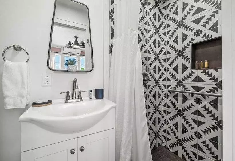 The Kenwood Gables Boutique Bed & Breakfast