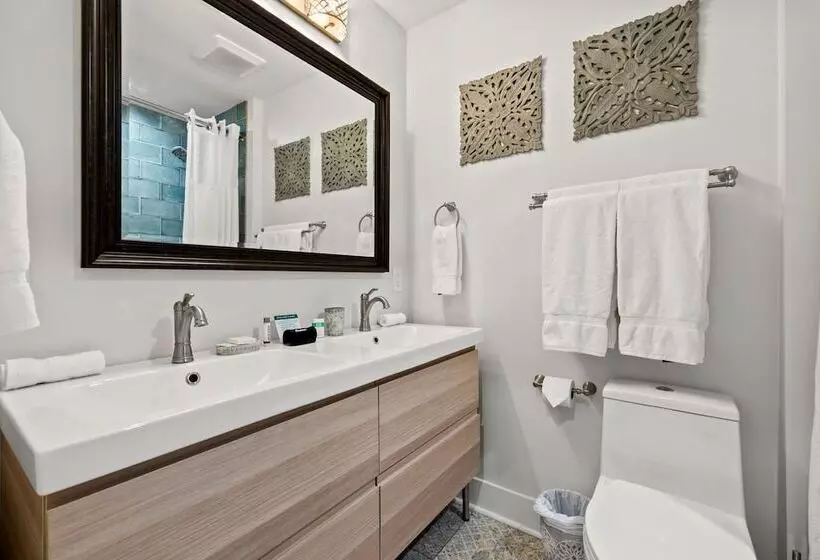 The Kenwood Gables Boutique Bed & Breakfast