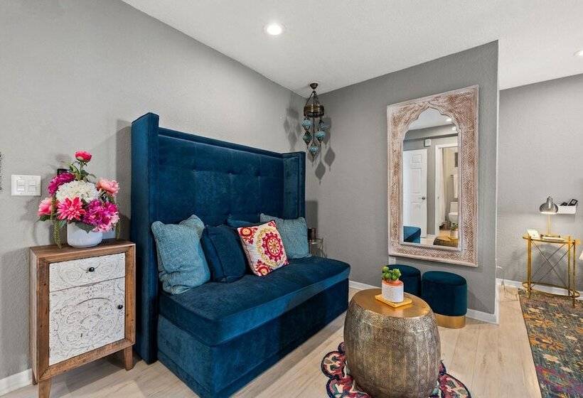 The Kenwood Gables Boutique Bed & Breakfast