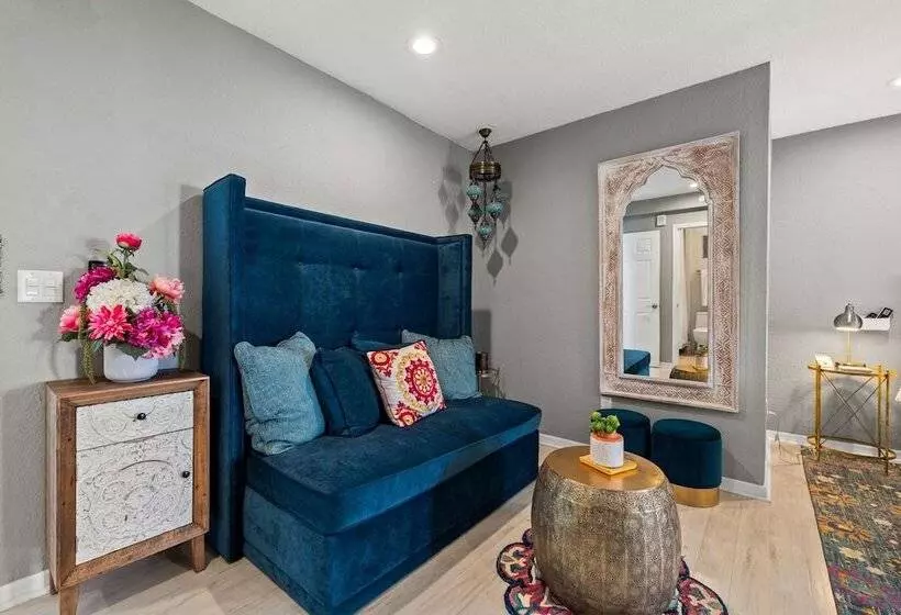 The Kenwood Gables Boutique Bed & Breakfast