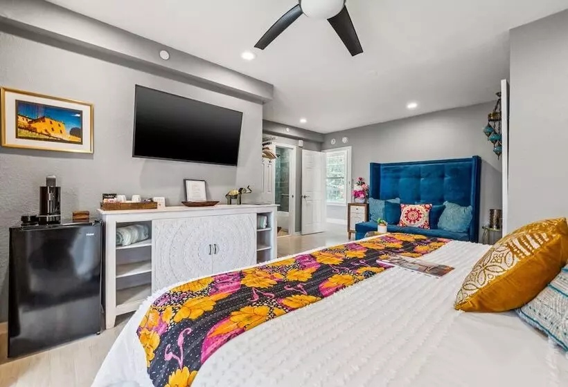 The Kenwood Gables Boutique Bed & Breakfast