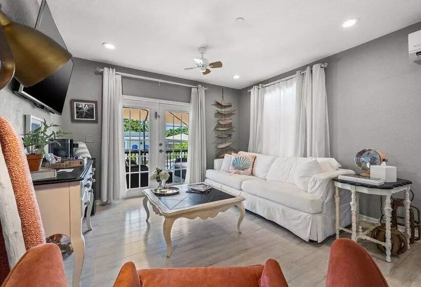 The Kenwood Gables Boutique Bed & Breakfast