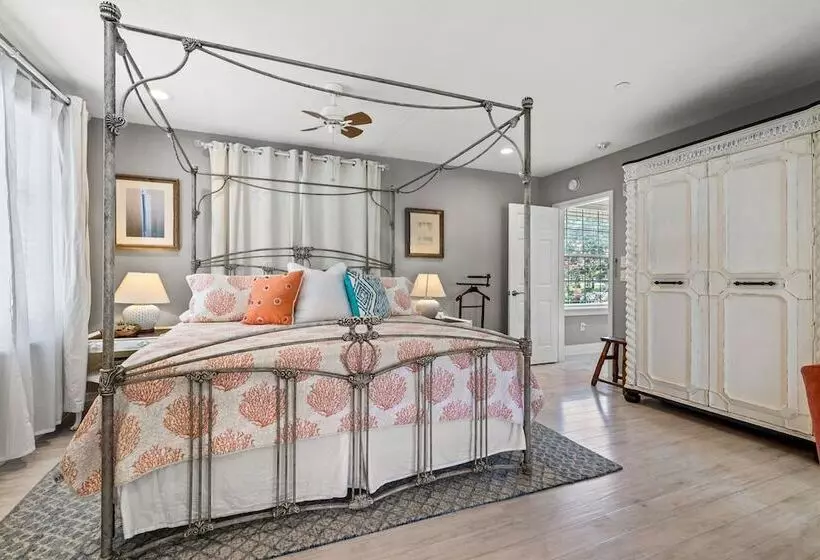The Kenwood Gables Boutique Bed & Breakfast