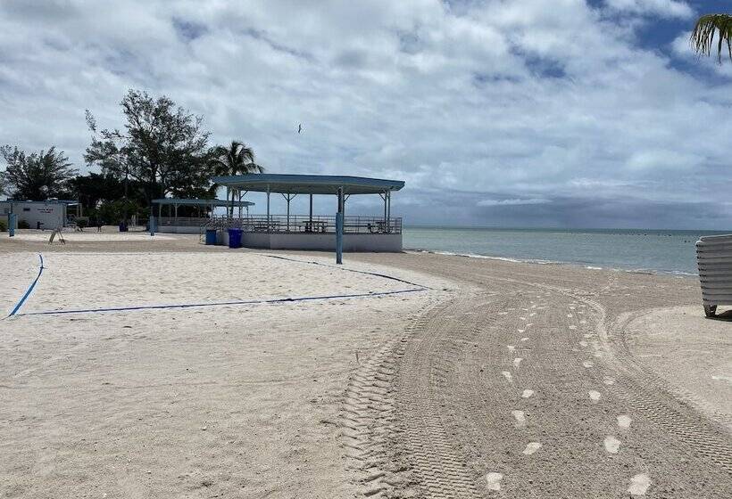 Aamiaismajoitus (B&B) Duval Gardens At Southernmost Beach Resort – Adults Only