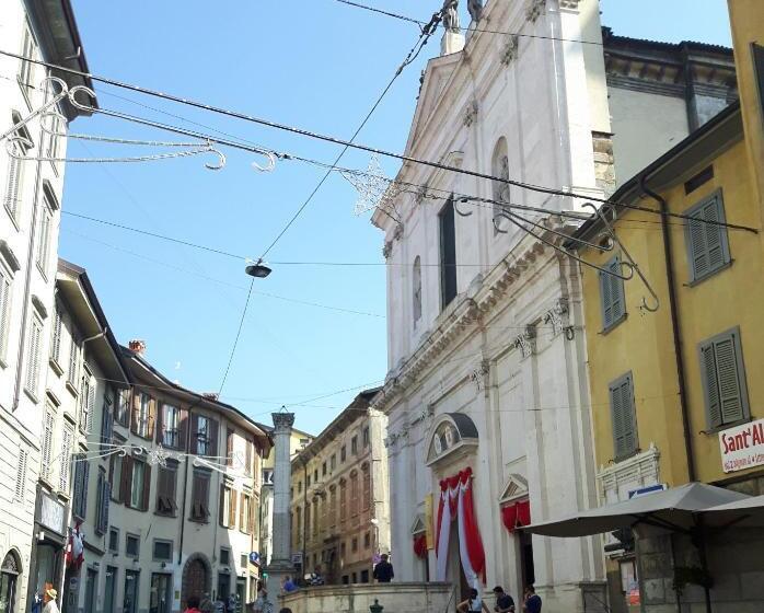 تختخواب و صبحانه La Maison