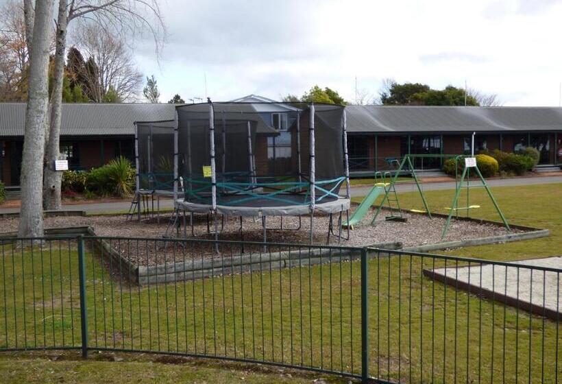 Cedarwood Lakeside Motel & Conference Venue