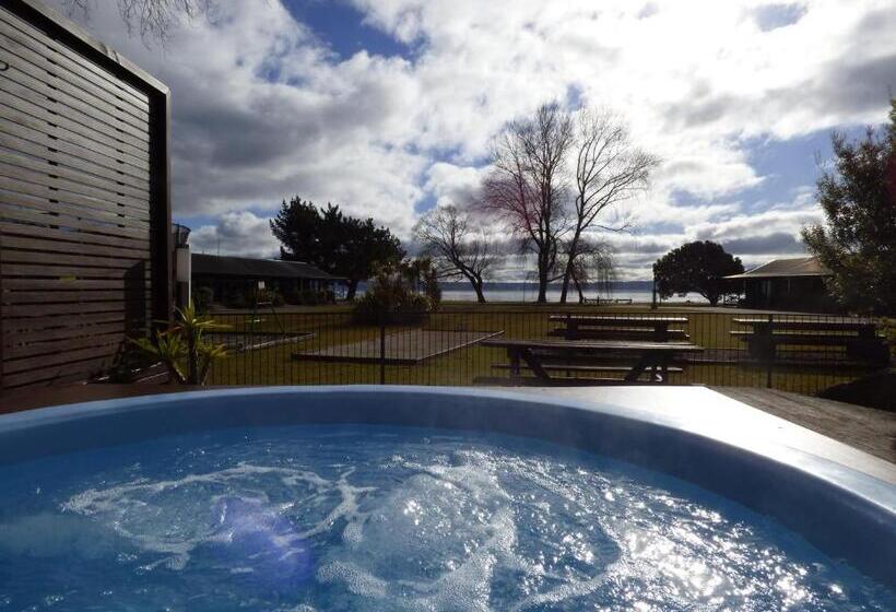 Cedarwood Lakeside Motel & Conference Venue