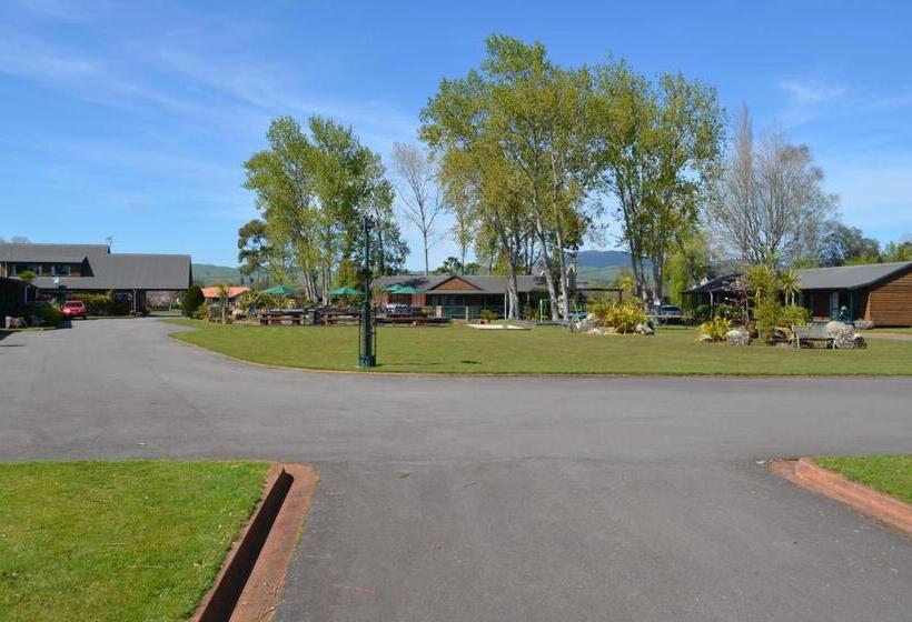 Cedarwood Lakeside Motel & Conference Venue