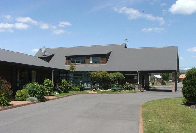 Cedarwood Lakeside Motel & Conference Venue