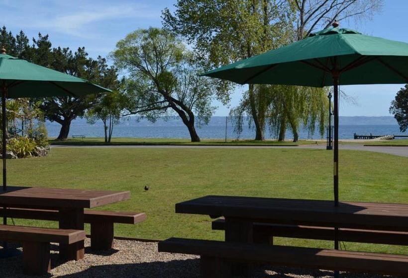 Cedarwood Lakeside Motel & Conference Venue