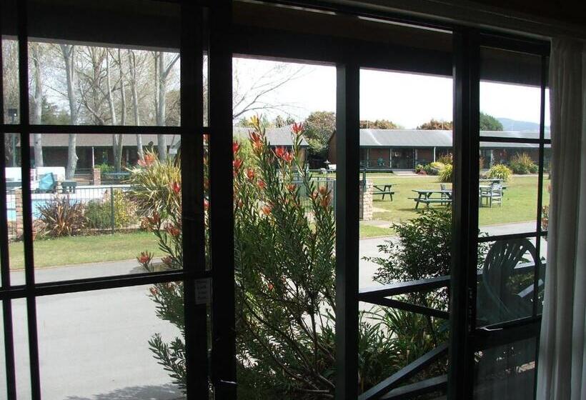 Cedarwood Lakeside Motel & Conference Venue